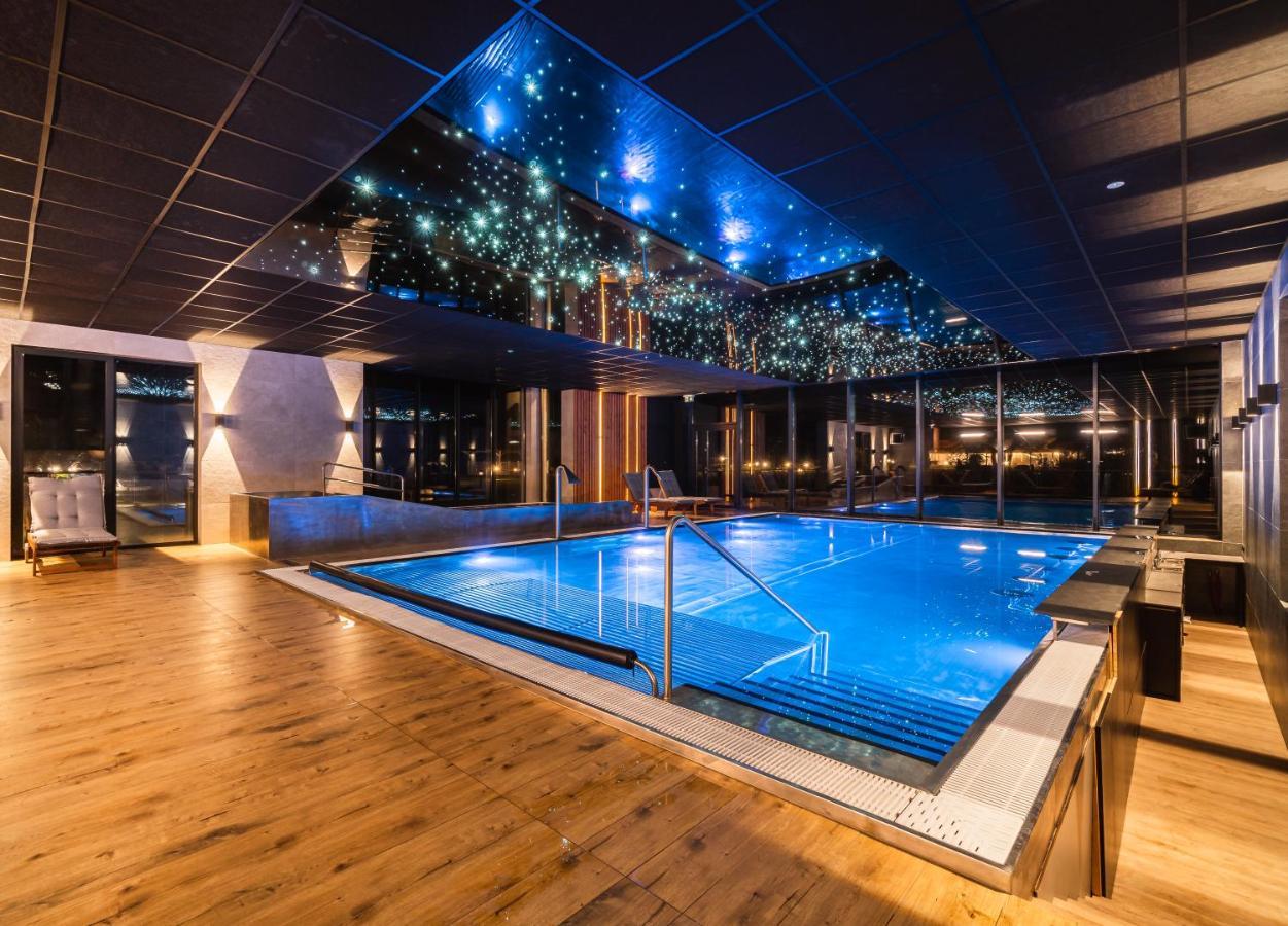 Carynska Resort & Spa ลูโตวิสกา ภายนอก รูปภาพ