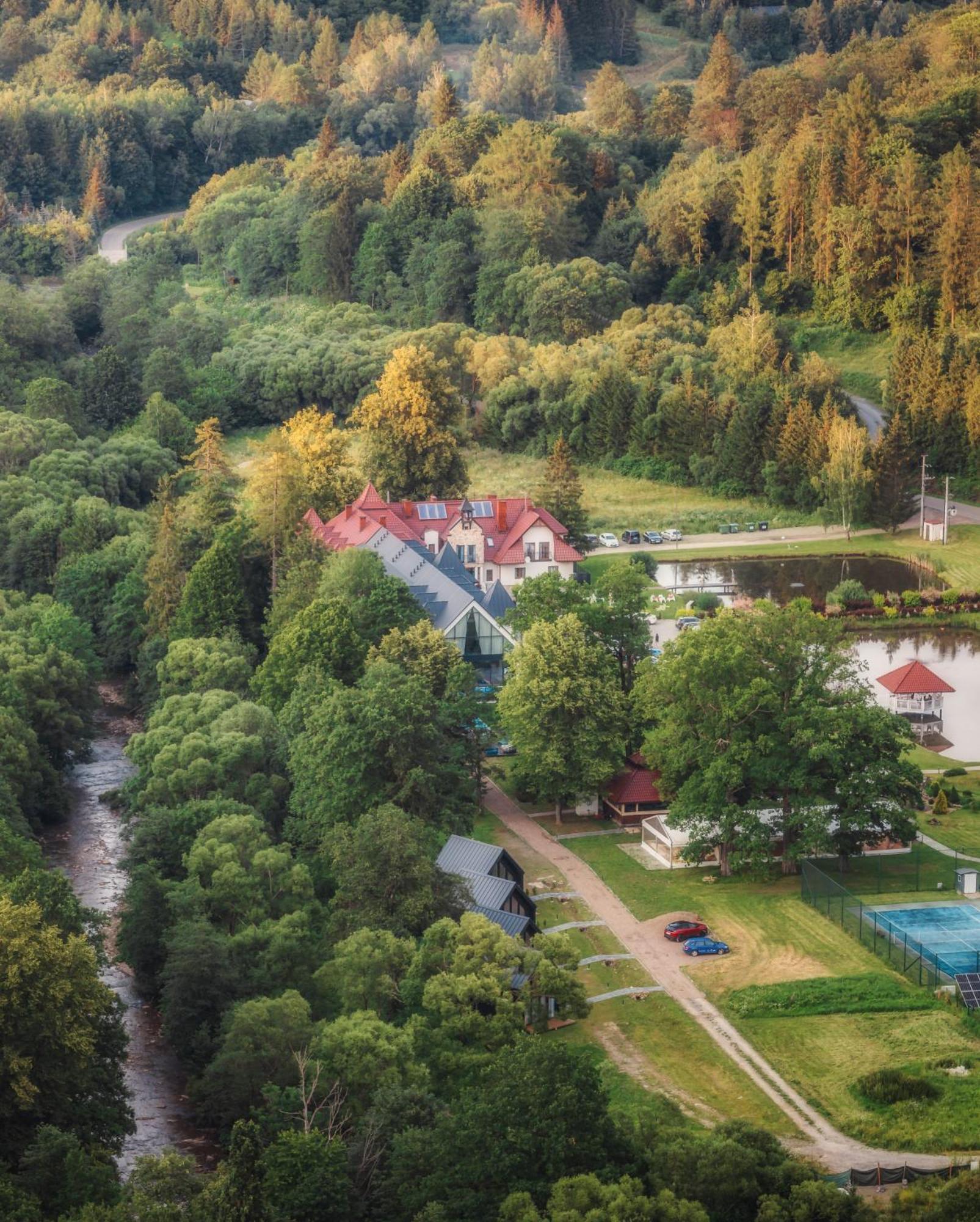Carynska Resort & Spa ลูโตวิสกา ภายนอก รูปภาพ